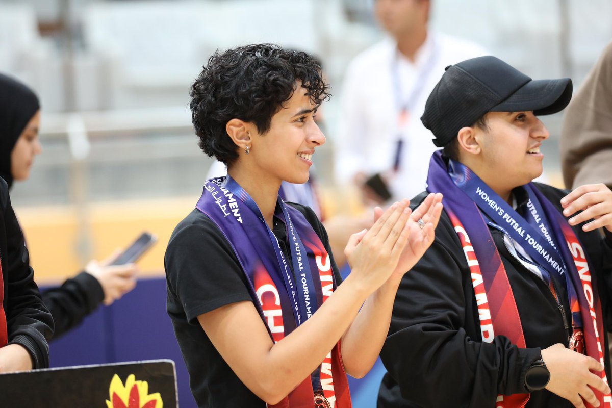 تتويج الابطال 🥉

 #شعلة_الشرقية #فخر_الشرقية #بطولة_الصالات_للسيدات #easternflamesfc #womenfootball
