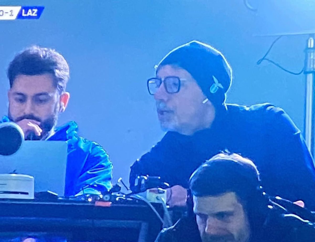 Alopismo's tweet image. "Hai provato a spegnere e riaccendere?"

"Sì, non va"

"Vabbè allora metti Pedro"