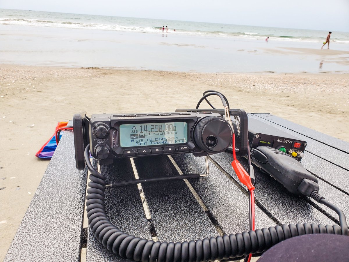 Hey <a href="/SaltyWaltHudson/">Walt Hudson K4OGO</a> am I doing it right? Ohio dude on the beach in SC operating on 20 and 10 on the Coastal 20 antenna! #hamradio #amateurradio #hamateurhour