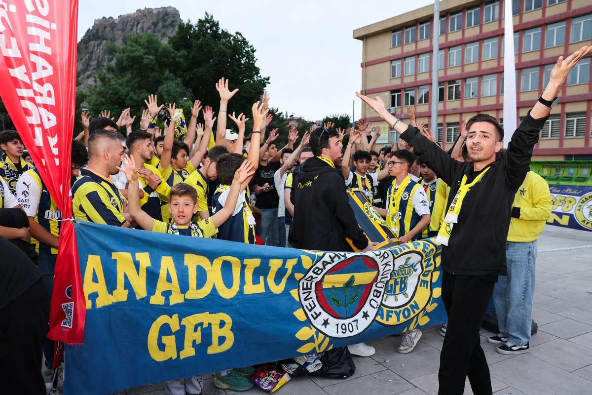 💛💙 EuroLeague Şampiyonu Fenerbahçe! 👏🏻

🏀 Fenerbahçe Beko - AS Monaco maçında final heyecanını hemşehrilerimizle birlikte yaşadık.

Zafer Meydanı’na kurduğumuz dev ekranda Fenerbahçe Beko Basketbol Takımını yalnız bırakmayan hemşehrilerimize teşekkür ediyoruz. 👏🏻