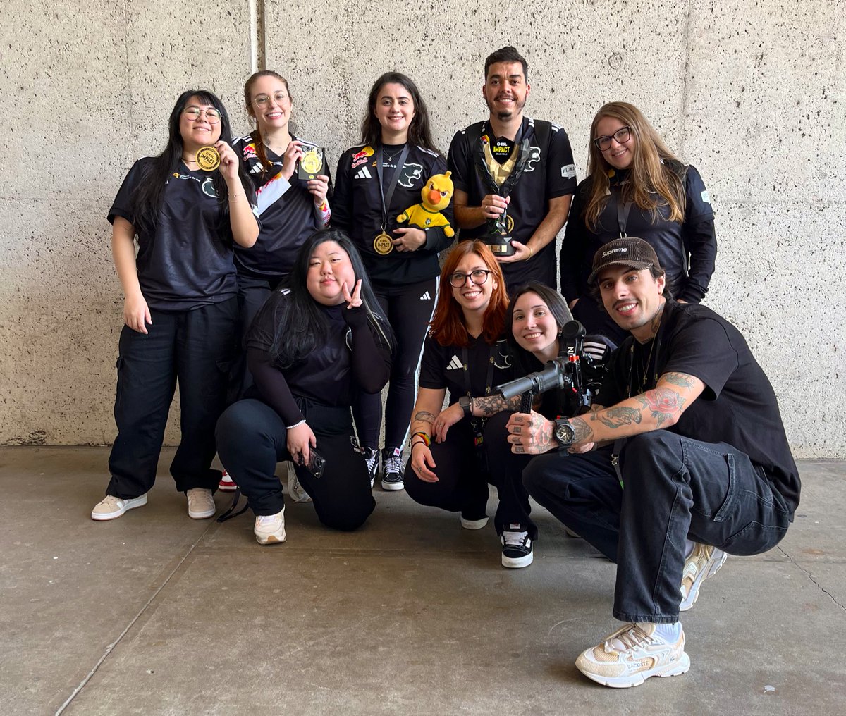 CAMPEÃS DO MUNDOOO 🏆🇧🇷

Tanto orgulho que nem cabe no peito! Vocês são gigantes e é uma honra ter visto isso de pertinho! 🤍

<a href="/bizinhafps/">bizinha; 🛵</a> <a href="/LuDubra/">lulitenz ;)</a> <a href="/izaa_galle/">Izaa</a> <a href="/kaahtak/">Karina Takahashi</a> <a href="/gabsfreindorfer/">Gabriela Freindorfer</a> <a href="/msrfps/">FURIA msr</a> <a href="/alexxiam_/">alexia; 🫧</a>