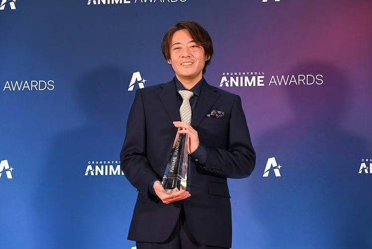 Yuichiro Hayashi at the Crunchyroll Anime Awards holding the Global Anime Impact Award for Attack on Titan

Congratulations 🎉