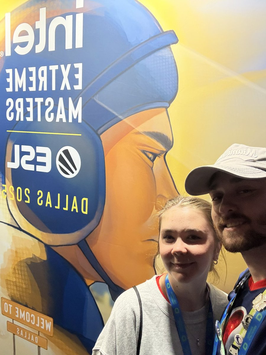 stevennreeed's tweet image. day 3 @DreamHack @IntelGaming #IntelGaming