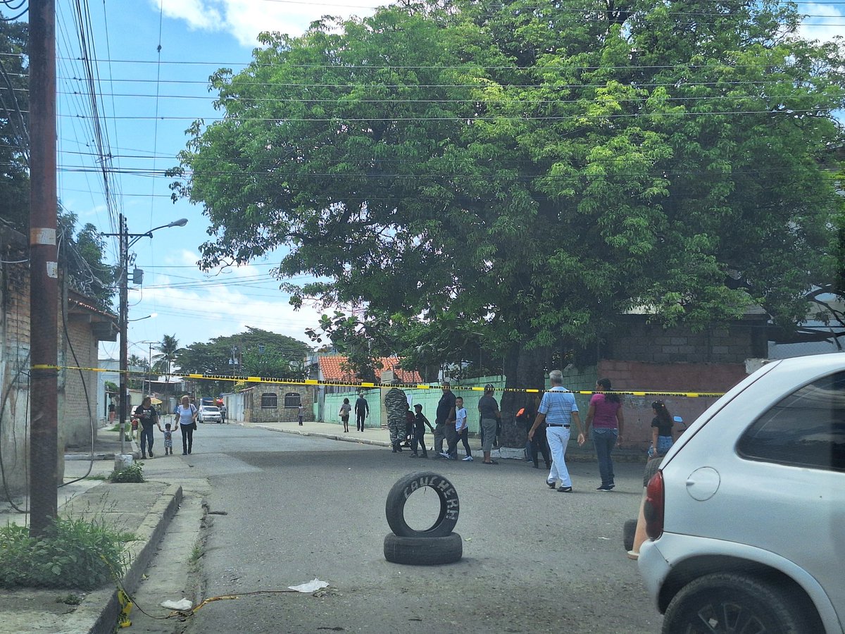 VenteJovenArag's tweet image. 📍 Mun. Libertador.
U.E.E Carlos Garcia Barrera

#28J vs. #25M

No te dejes engañar, en #Aragua el pueblo habló con sus calles vacías.

#YoNoObedezco 
#YoYaVoteEl28J