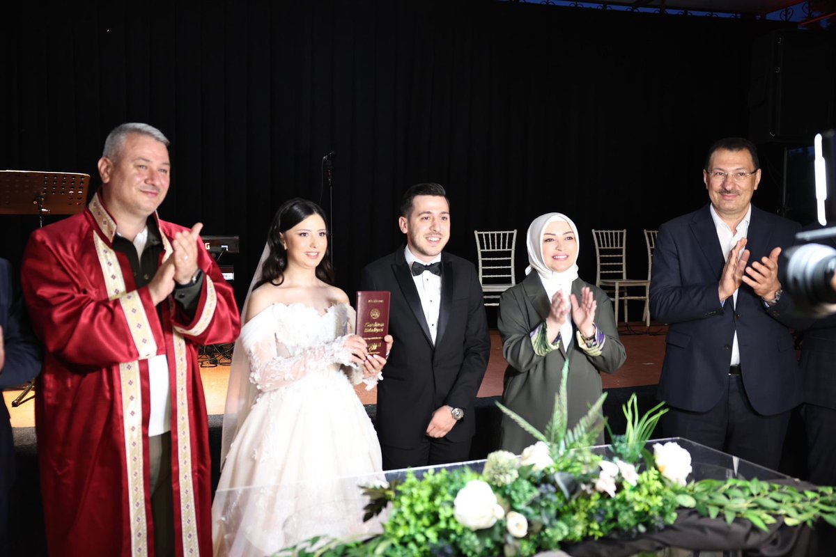 Önceki Dönem Erenler Belediye Başkanımız Rahmi Şengül’ün kıymetli oğlu Yasin ile İrem kardeşlerimizin mutlu gününe şahitlik ettik.

Genç çiftimize iki cihan saadeti dilerken Şengül ve Bayraktar ailelerini de kutluyorum.