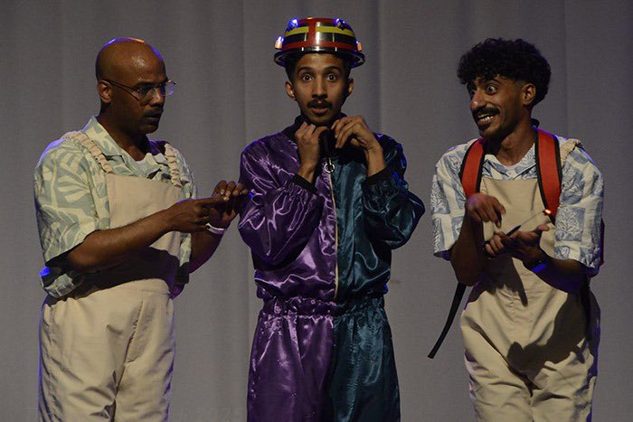 <a href="/Aaalsmaeil/">عبدالعزيز السماعيل</a> <a href="/faisalkhudaidi/">فيصل خالد الخديدي</a> <a href="/TheSASCA/">جمعية الثقافة والفنون</a> <a href="/k_albaz/">خالد الباز</a> جانب أخر من العرض المسرحي لمسرحية #المخترعان_الصديقان