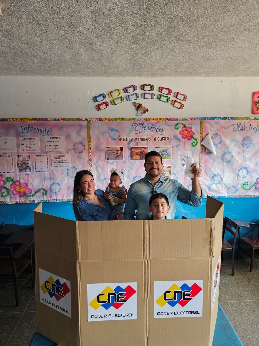 VOTAMOS EN FAMILIA 🇻🇪

Votar no es solo un derecho, sino una responsabilidad que asumo con orgullo junto a mi familia. 

Es tiempo de votar, acude a tu centro de votación.

#PorAmorAGuárico