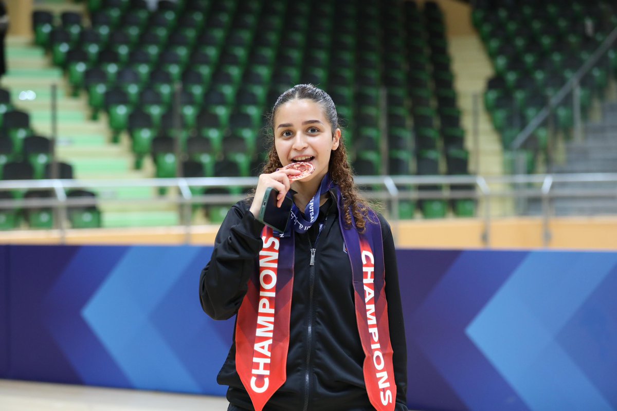 احتفالاً بلحظات لا تُنسى 🤩✨

 #شعلة_الشرقية #فخر_الشرقية #بطولة_الصالات_للسيدات #easternflamesfc #womenfootball