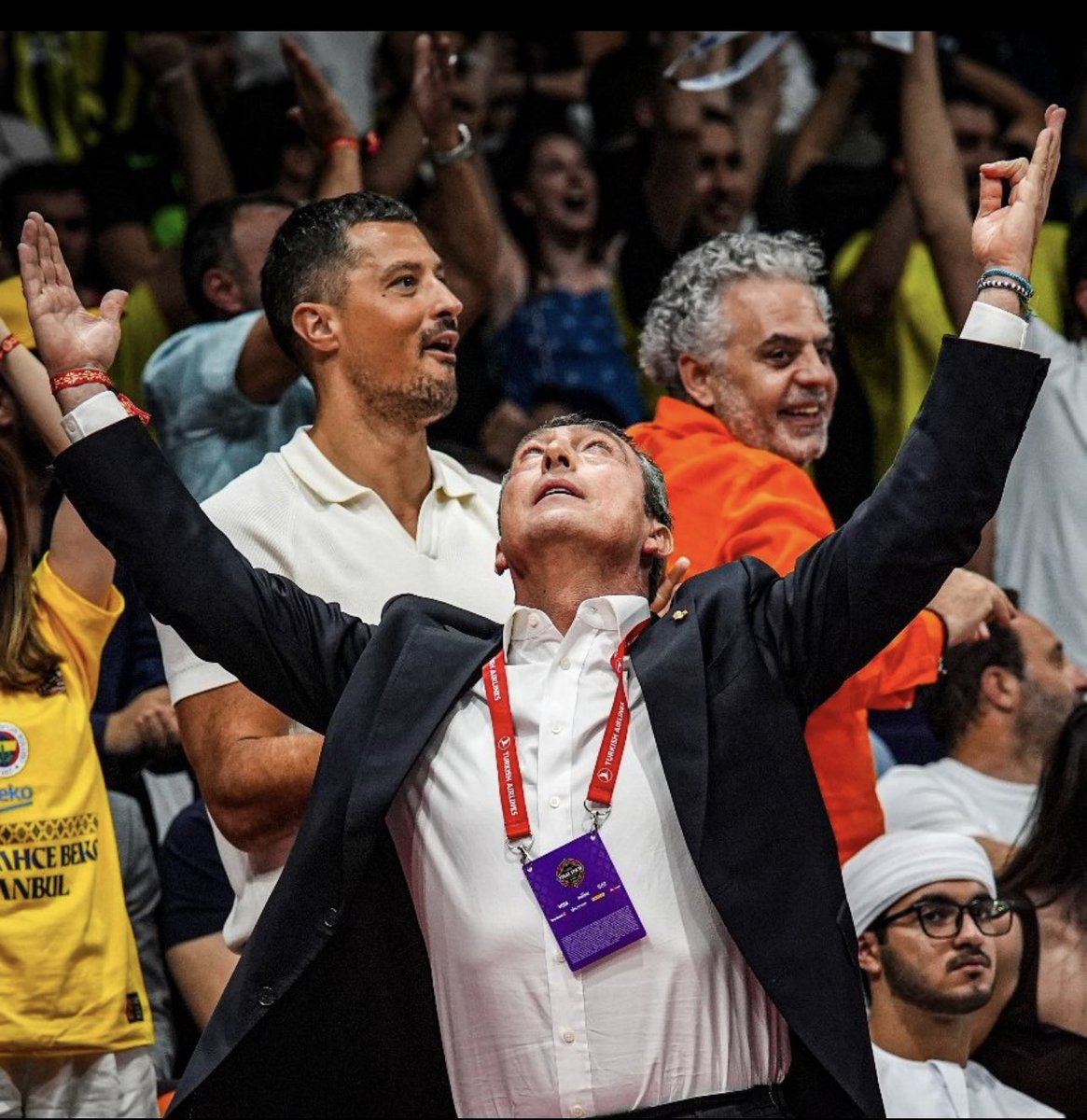 Euroleague şampiyonluğu hayırlı olsun . Şükürler olsun.  Sana inanmaya devam . Büyük başkan . Herkese göstereceksin …..