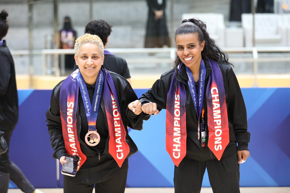 فخر برونزي يضيء الشرقية!🧡
إنجاز كبير يُضاف لسجل النادي، ويُظهر روح العزيمة والإصرار. مُبارك يا بطلات! 🥉✨"

 #شعلة_الشرقية #فخر_الشرقية #بطولة_الصالات_للسيدات #easternflamesfc #womenfootball