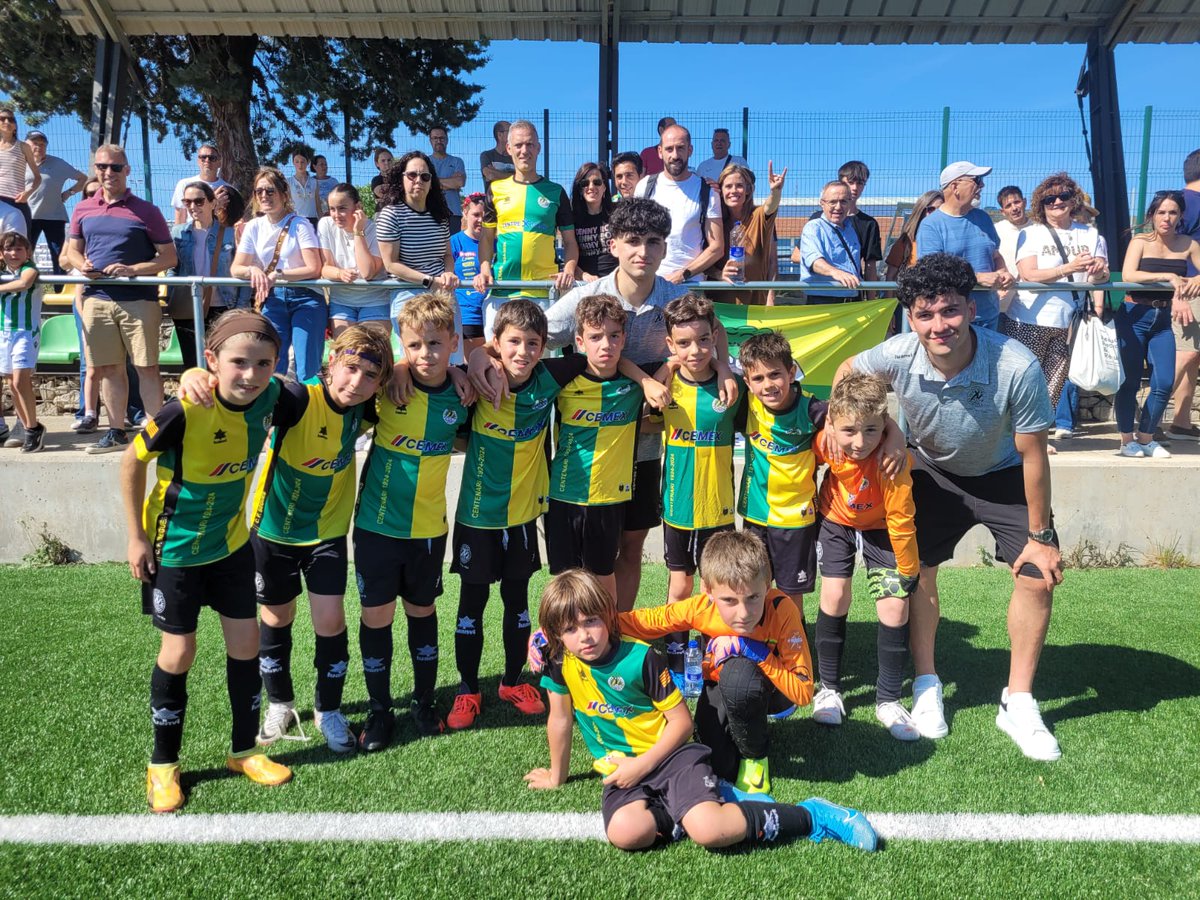 Partidàs del Benjamí S9 contra el Montserratina, el líder de la lliga, amb qui hem empatat a 3 en un final trepidant.

L'equip perdia 0-2 i en el darrer quart ha remuntat fins a situar-se 2-2. Un gol in extremis permetia sumar un punt als visitants per a seguir liders