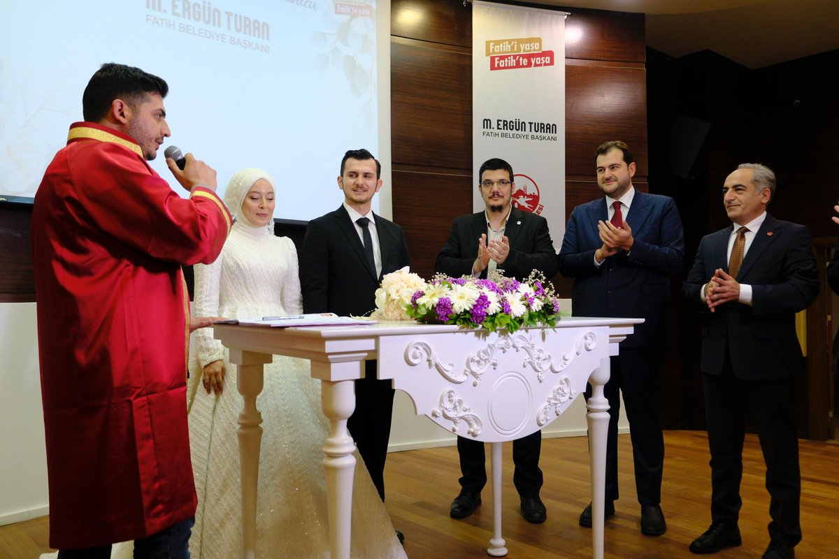 Anadolu Gençlik Derneğimizin İstanbul Üniversite <a href="/4fakulte/">4Fakülte</a> Başkanı Hasan Basri Yazıcı kardeşim ve Tuba Temiz Hanımefendi’nin nikâh merasimine şahitlik ettik. Temiz ve Yazıcı ailelerimizi gönülden tebrik ediyor, kıymetli çiftimize iki cihan saadeti diliyorum.