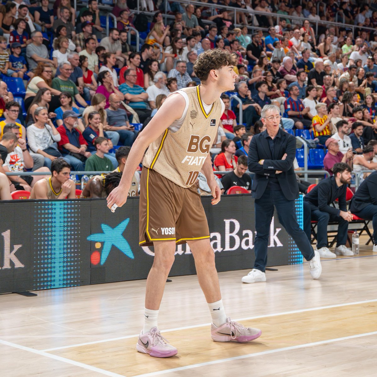 🔝🆕 Tanquem el dia amb una altra gran notícia: el debut de l'Enric Sanmartín, el segon jugador de la base en estrenar-se a l'ACB. Enhorabona, Enric! 👏