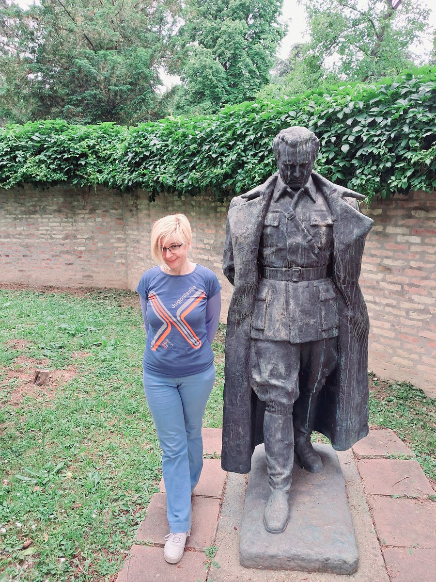Jogisticarka's tweet photo. Srećan Dan mladosti!
SF-SN!
#jogaslovenka #bratstvo #jedinstvo #antifašizam #drugarstvo #sfrj #tito #omladina 💙🤍❤️ https://t.co/oP6NxJAygq