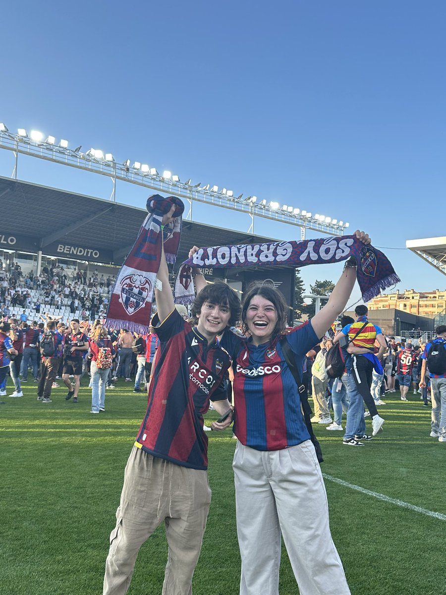 María🌝 tweet media