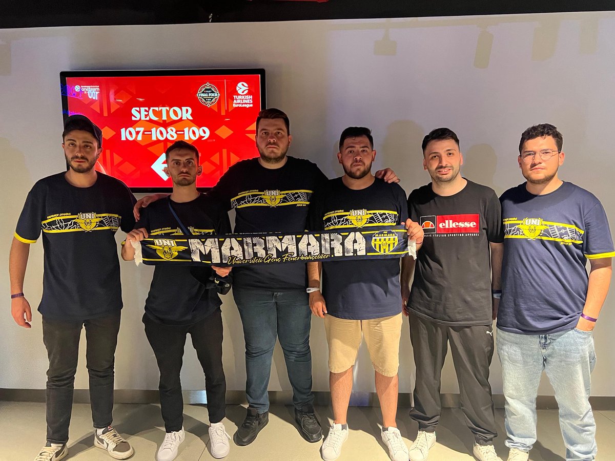 Avrupa'nın En Büyüğü !!

Şampiyon Fenerbahçe'mizi euroleauge finalinde monaco karşısında yalnız bırakmadık. #UNIGFB