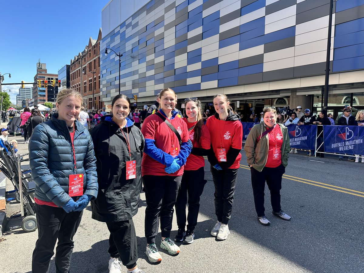 Buffalo_AT's tweet image. Another successful, safe Buffalo Marathon medical tent. Great interprofessional teamwork from the second year students, AT faculty, UBMD Emergency Medicine Residents & Fellows, AMR paramedics and @UBMDOrtho Primary Care Sports Medicine fellows! #UBuffalo #UBSPHHP #IPCP