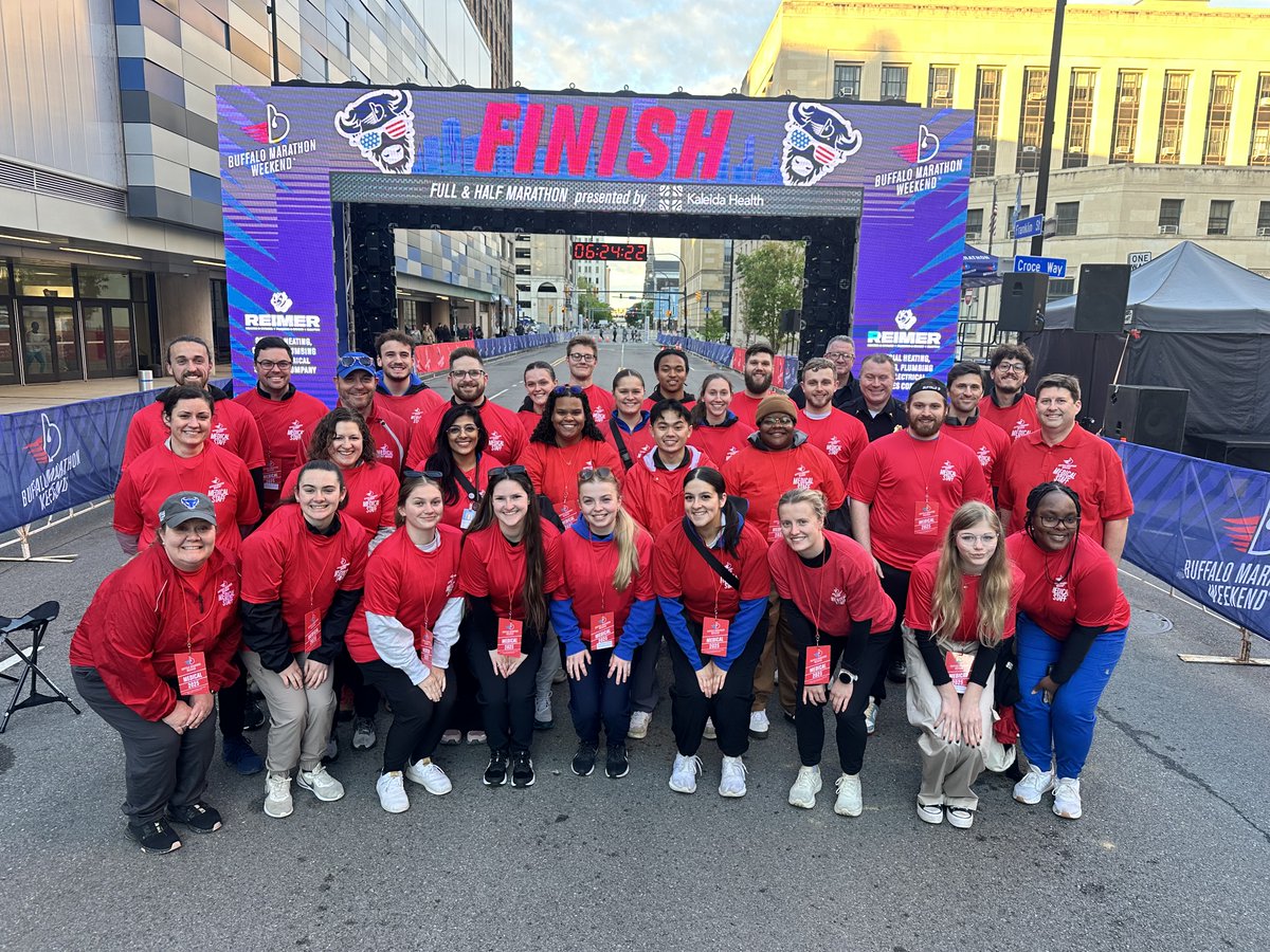 Buffalo_AT's tweet image. Another successful, safe Buffalo Marathon medical tent. Great interprofessional teamwork from the second year students, AT faculty, UBMD Emergency Medicine Residents & Fellows, AMR paramedics and @UBMDOrtho Primary Care Sports Medicine fellows! #UBuffalo #UBSPHHP #IPCP
