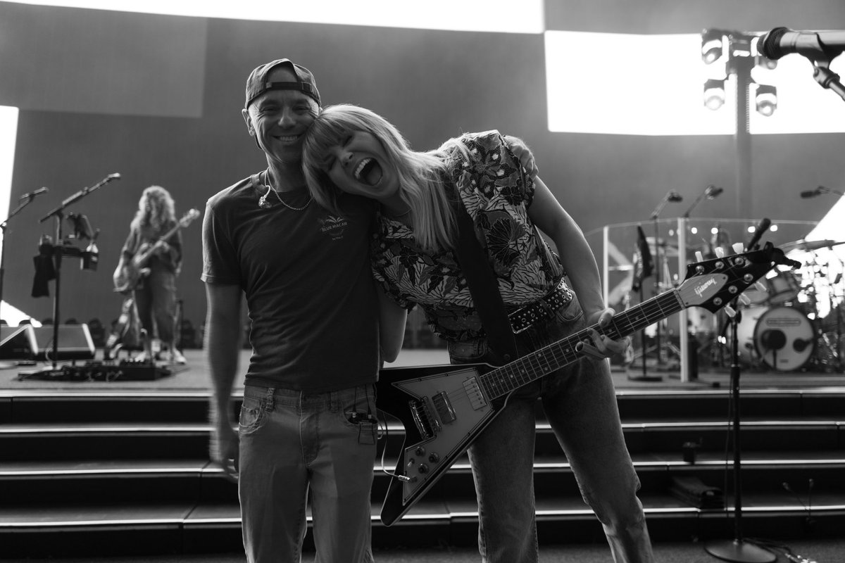 Kenney Chesnney (@chsesny85677) on Twitter photo Second night at
<a href="/SphereVegas/">Sphere</a>
was on fire. It was full of energy, friends, family, and love. Any day you can have <a href="/gracepotter/">Grace Potter</a> on stage is a great day. Thanks also to Dave Portnoy (<a href="/stoolpresidente/">Dave Portnoy</a> Kevin O’Connell, coach of the Minnesota @vikings Andy Reid, coach of the Kansascity Second night at
<a href="/SphereVegas/">Sphere</a>
was on fire. It was full of energy, friends, family, and love. Any day you can have <a href="/gracepotter/">Grace Potter</a> on stage is a great day. Thanks also to Dave Portnoy (<a href="/stoolpresidente/">Dave Portnoy</a> Kevin O’Connell, coach of the Minnesota @vikings Andy Reid, coach of the Kansascity