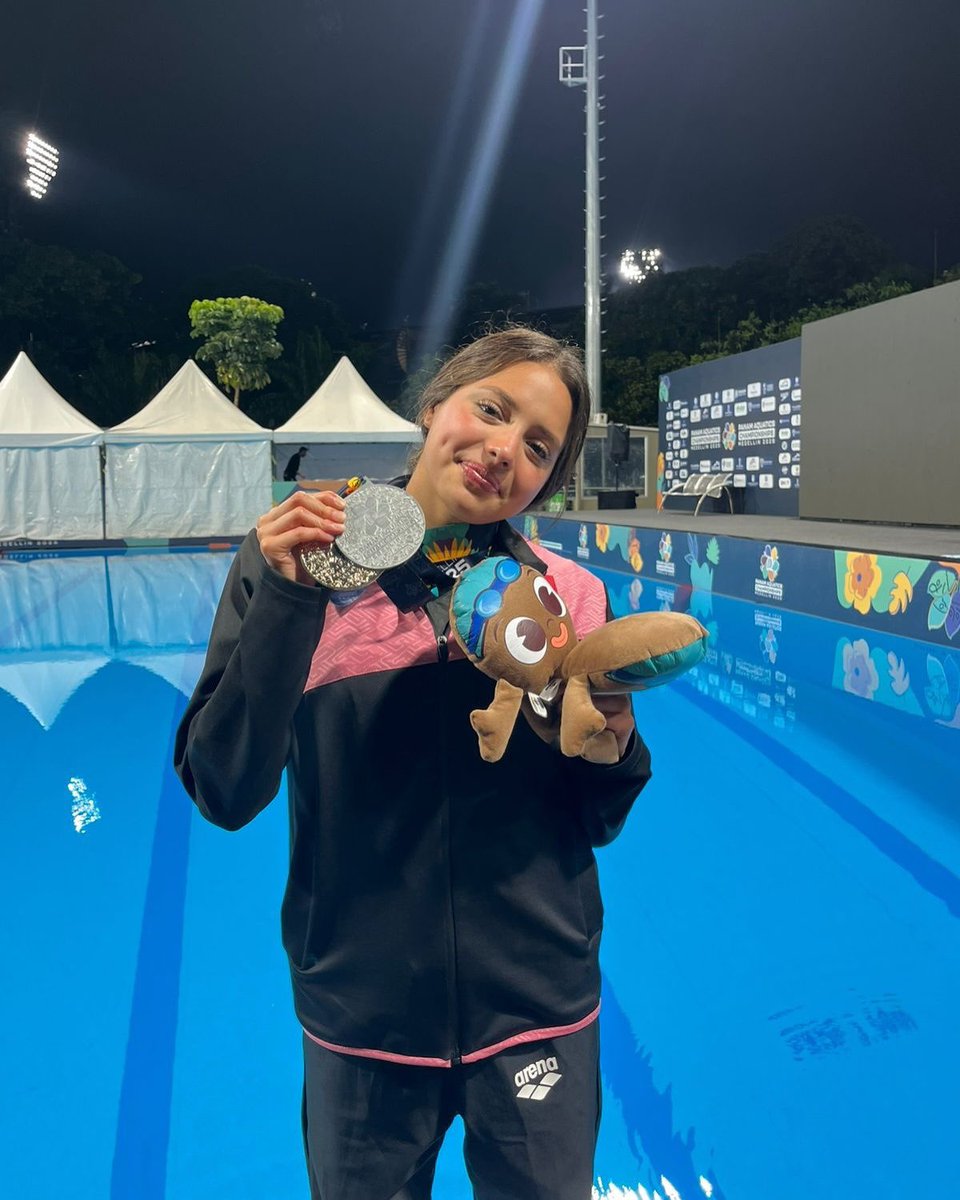 OlimpismoMex's tweet photo. Nuevo cara y nuevo talento de la Natación Artística mexicana

Camila Argumedo🇲🇽 es triple medallista mundial juvenil en 2024, y ahora dominó junto a la selección junior el Panam Aquatics:

Equipo técnico 🥇
Equipo libre 🥇
Equipo acrobático 🥇
Dueto técnico 🥇
Dueto libre 🥈 https://t.co/62d4HCAKxX