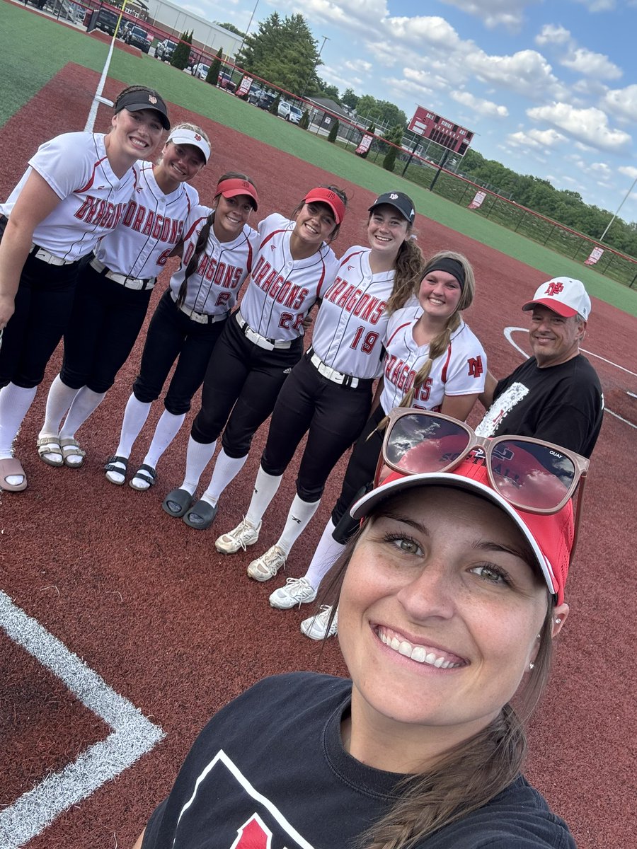 CoachEdMarcum's tweet image. Incredible senior class! Thank you for your dedication and leadership. Wonderful senior day with a 10-0 victory. 22-4 season securing our 22nd straight twenty win season for #NPSoftball #ModelOfConsistency
