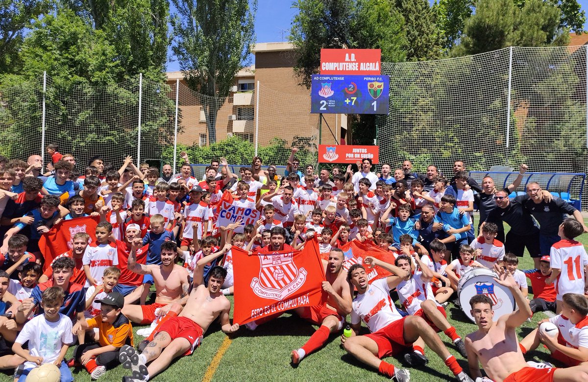 ADComplutense's tweet photo. 𝓔𝓼𝓪 𝓶𝓪𝓻𝓪𝓿𝓲𝓵𝓵𝓸𝓼𝓪 𝓶𝓲𝓷𝓸𝓻𝓲𝓪... ✨

No tiene ningún sentido lo que hemos vivido esta mañana en el Ferial 🤯

De debutantes hasta primer equipo 😍

Sentimiento de pertenencia, pasión, orgullo...

Y que nunca jamás trate nadie de entenderlo ❤️

#VamosComplu
🤍♥️ https://t.co/lKBql45URY