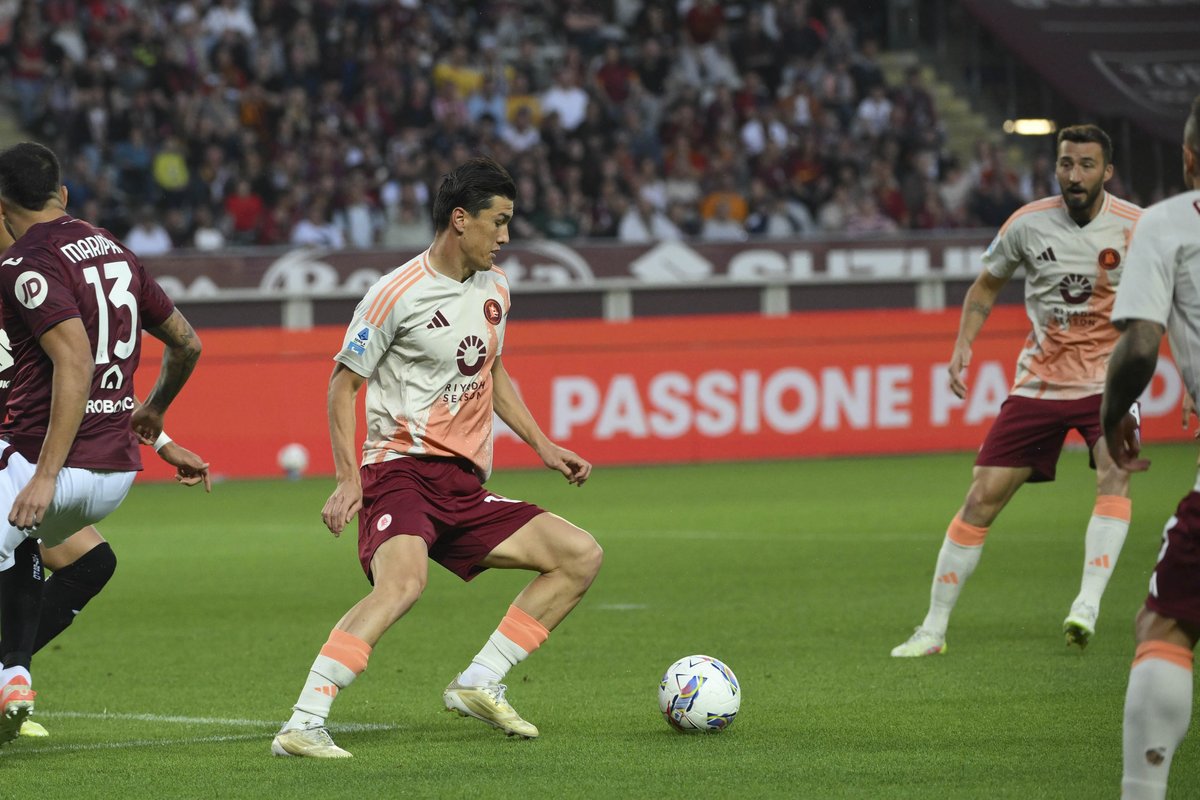 🔁 | Our first substitution

⬆ El Shaarawy
⬇ Shomurodov

#ASRoma #TorinoRoma