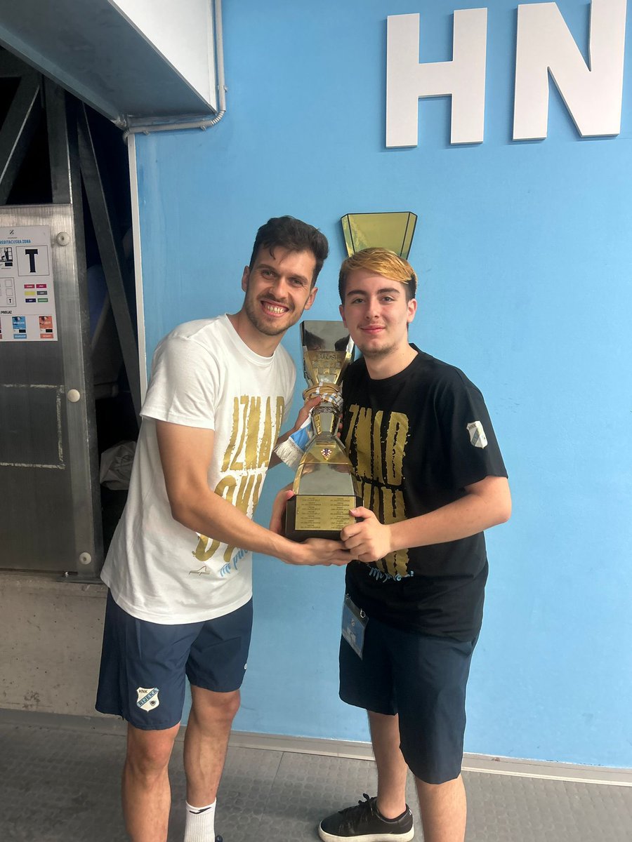 90minsPod's tweet image. On the right, Vigo who helped the podcast so much when we visited. Congratulations 🥳👏🏻👏🏻👏🏻 @NKRijeka champions of Croatia 🇭🇷 #rijeka #HNKRijeka