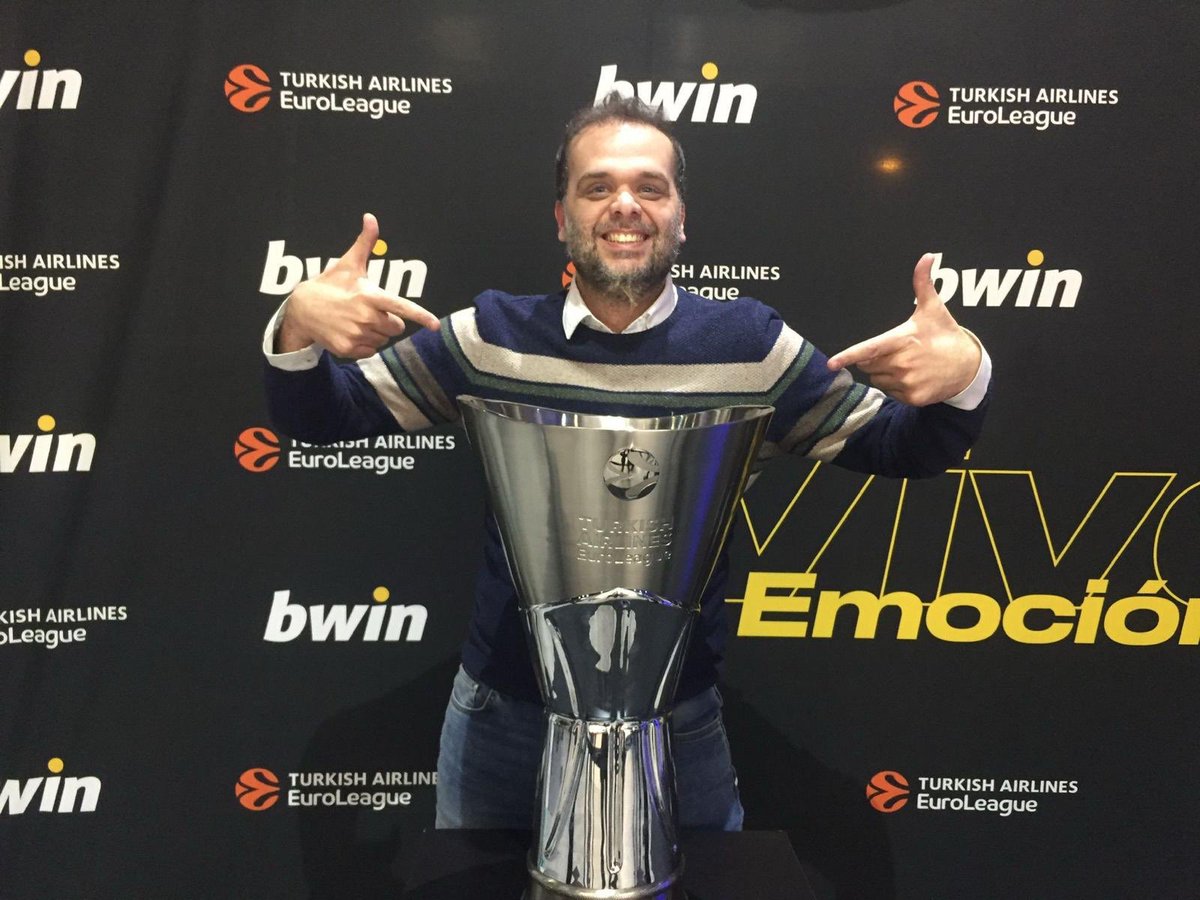 Bu resmi Madrid’de cektirmistim
Sonrasinda iki defa <a href="/AnadoluEfesSK/">Anadolu Efes SK</a> icin paylasmak kismet olmustu
Simdi <a href="/FBBasketbol/">Fenerbahçe Beko</a> li dostlarimiz icin de paylasmak nasip oldu 
<a href="/muhalifce1234/">Almanci Kemalist 🇩🇪 🇹🇷 🇬🇷 🇦🇿 🇧🇦</a> <a href="/Secilarif/">ArEs</a> <a href="/KarabacakErol/">Erol Karabacak</a> <a href="/ObraTheKing/">ObraTheKing</a> <a href="/hulkibaba666/">F. Özgür Menemencioğlu</a> <a href="/YolsuzPlunkitt/">Oguzhan Dincer</a> <a href="/eglenceliat/">Tayfun Bayram</a> <a href="/justonatt/">Onat Vural</a> 
👏👏🏆🏆