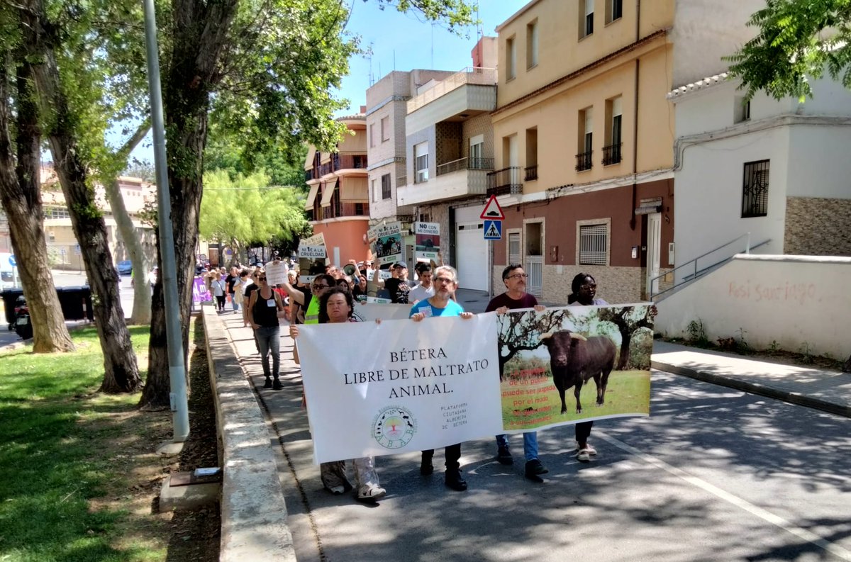 EUTotes's tweet photo. #Unides A la mani antitaurina del dissabte a Bétera https://t.co/EV6BTgLeMN