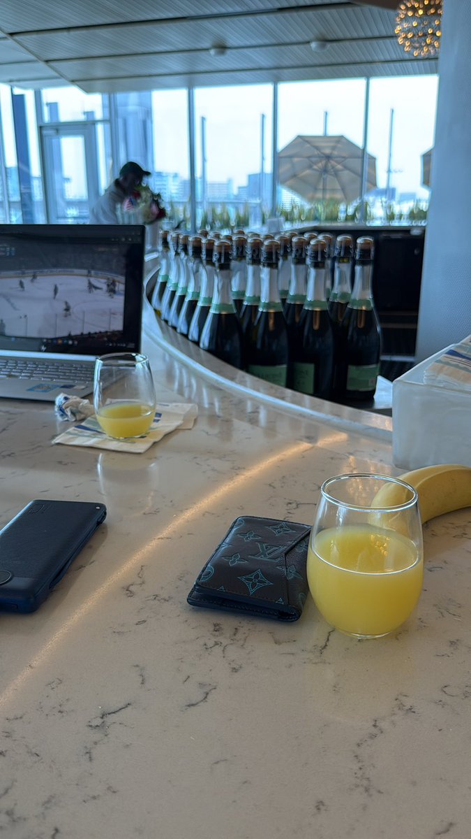 Lax mimosas doesn’t get better than that.