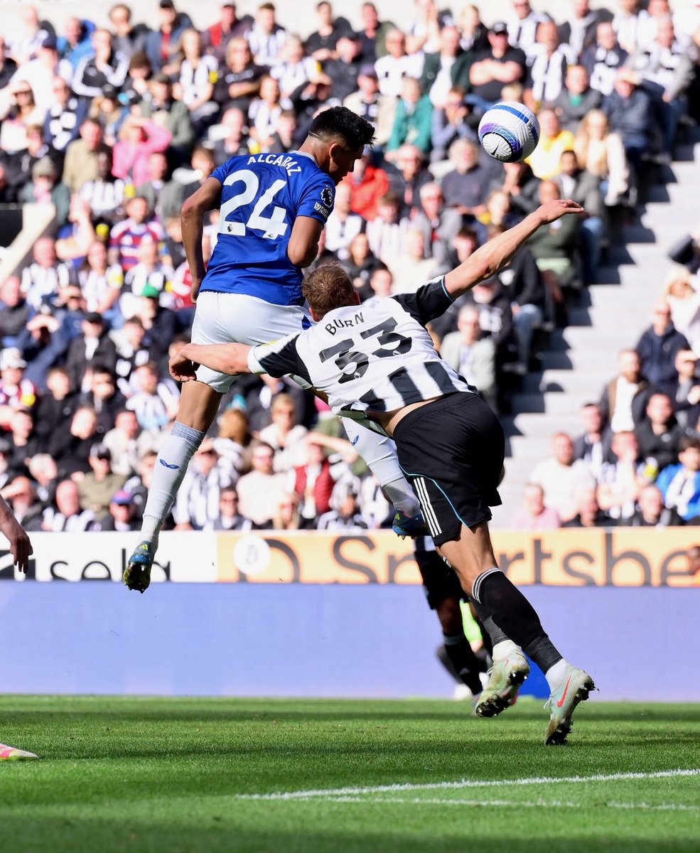 Great photo this 👏…What a leap by Charly Alcaraz  , Dan Burn is about 8ft tall too.