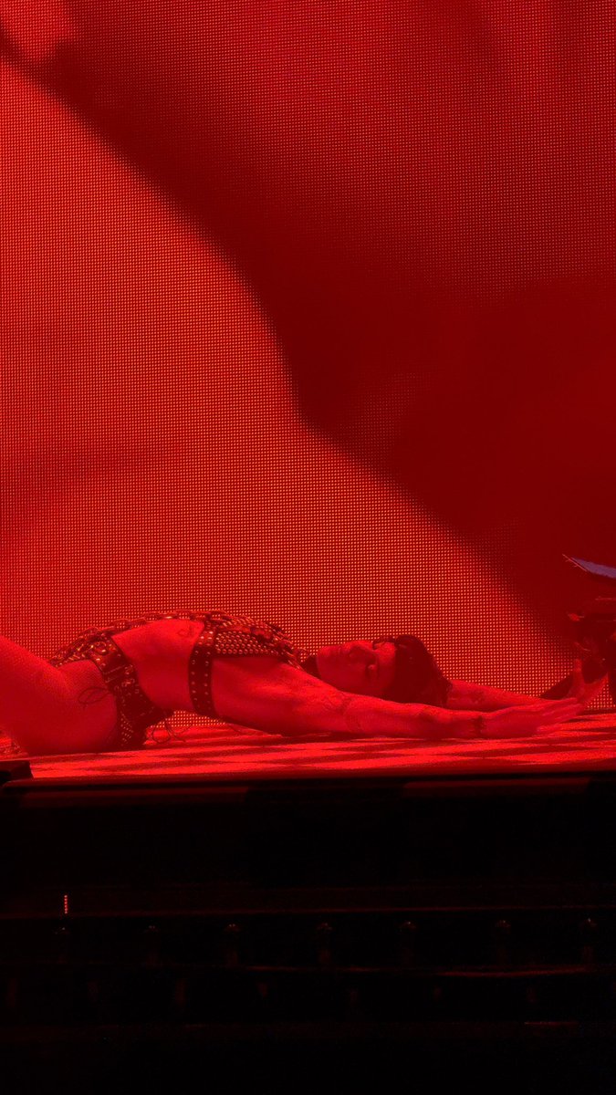 halseyshappy's tweet photo. can I leave this masterpiece here?? @halsey https://t.co/jZGfdxfYJp