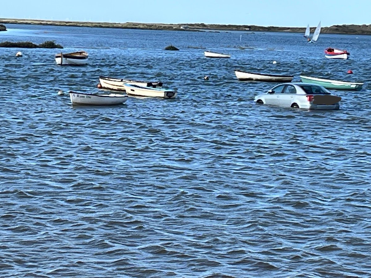 Spring tide in #OveryStaithe caught some drivers unawares