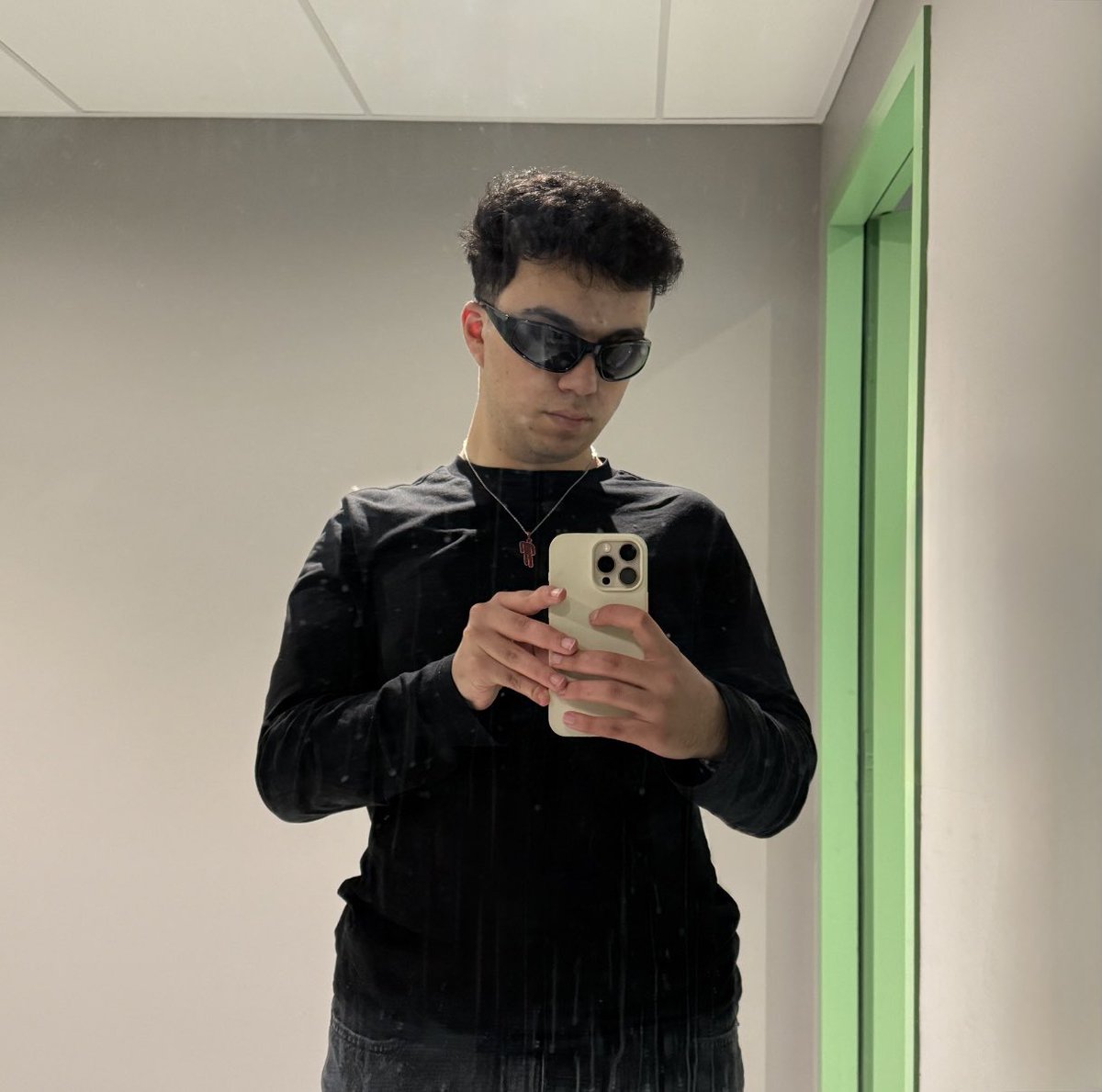 using this as a face reveal 💋 <a href="/inZAYN/">ZAYN HQ under the 𓊍</a>