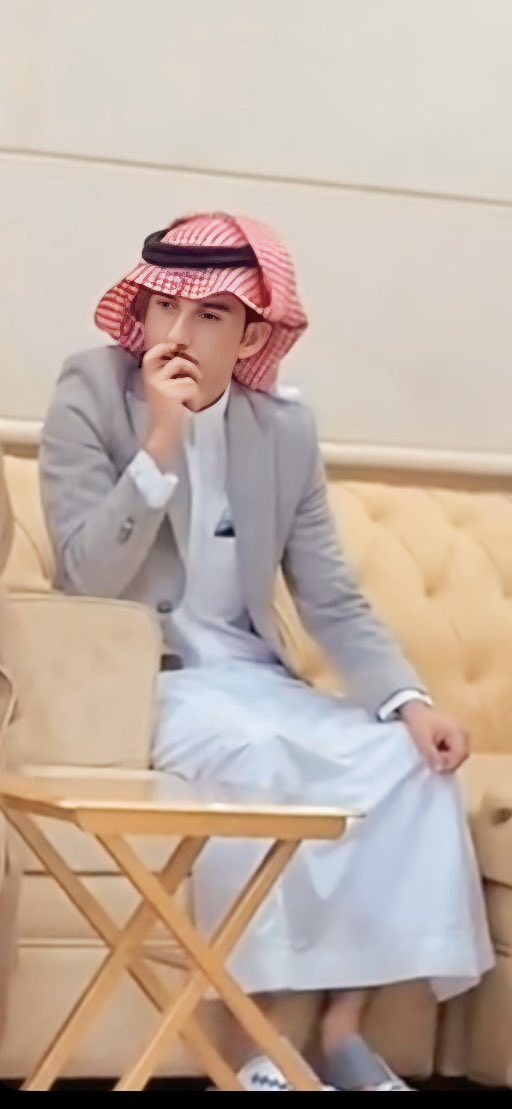 br__zan's tweet photo. الشيخ بيام الفضا ماتبونه
ولا صكت الدنيا عليكم نخيتوه
لاتجحدونه وانتم قصار دونه 
الشيخ ماهو بحالكم لاجحدتوه

#بدر_الخنوص https://t.co/aPKyBRakym