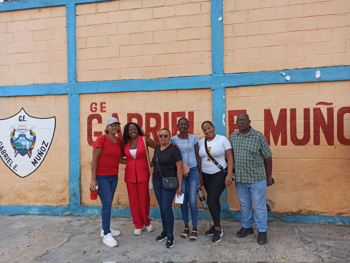 AfroPsuvMiranda's tweet photo. #25May #Entérate |🚩🗣️ @ndelgadoPSUV #YaVoté U. E. "Rafael Arévalo G." de Higuerote, vamos mi pueblo cimarrón, vamos a ratificar nuestra democracia participativa y protagónica! 

¡Somos gente que Resuelve! 

#GenteQueTrabaja 
#ElioGobernador
#Miranda
#YoVoto https://t.co/5qQJE2PGS4