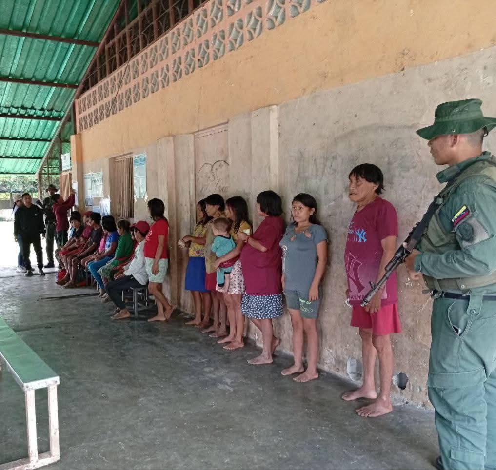 #VenezuelaDecide | En el marco de las elecciones regionales y parlamentarias, habitantes del estado Amazonas ejercieron su derecho al voto. 

🎥 Cortesía 

#Elecciones2025