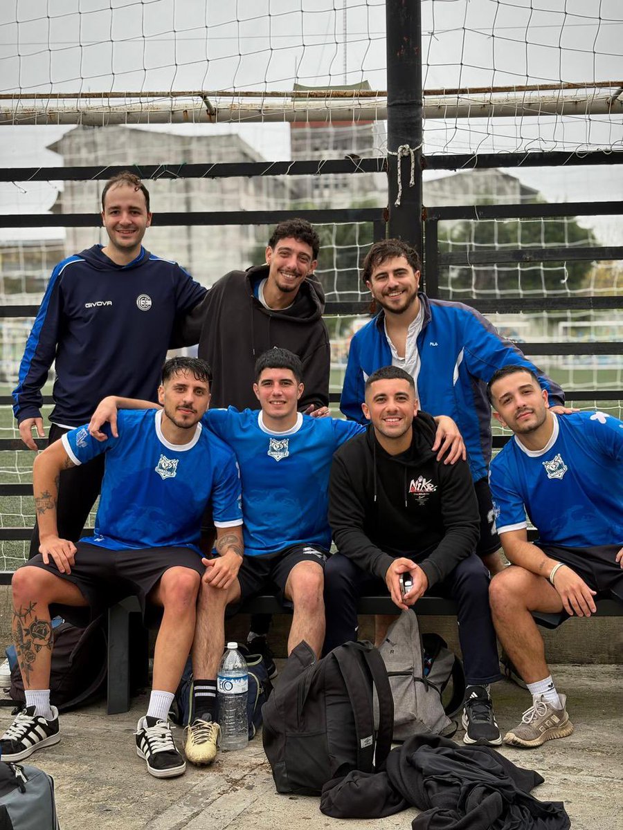 GimnasiaLat's tweet photo. Lo viejo funciona, LAT

🫡 Ganamos 4-1 el amistoso a Racing LAT
👴🏼 GRAN parte de los jugadores no fueron por estar lesionados  
💀 Si comparamos con las fotos del último torneo estamos más viejos que Darin

⚽️⚽️ Troglio
⚽️ Coppolillo
⚽️ Tassone https://t.co/aTIS3TeeFb