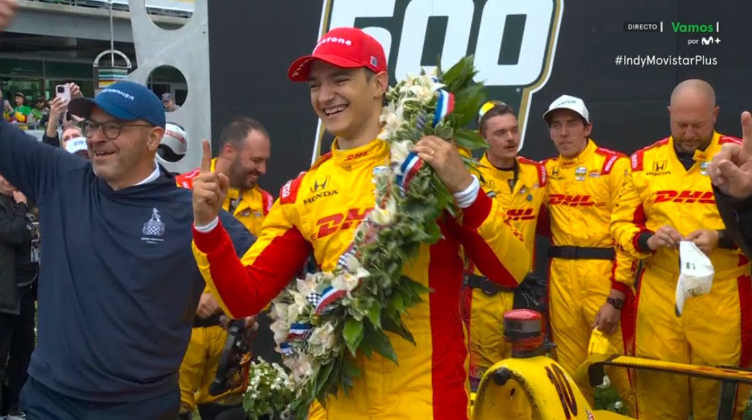 SoyMotor's tweet photo. 😍 Corona de laurel, anillo y leche. 💍🥛

🙌 DISFRUTA, @AlexPalou. ES TU MOMENTO. 🐐

#Indy500 #IndyCar https://t.co/7OTjZl2kzi