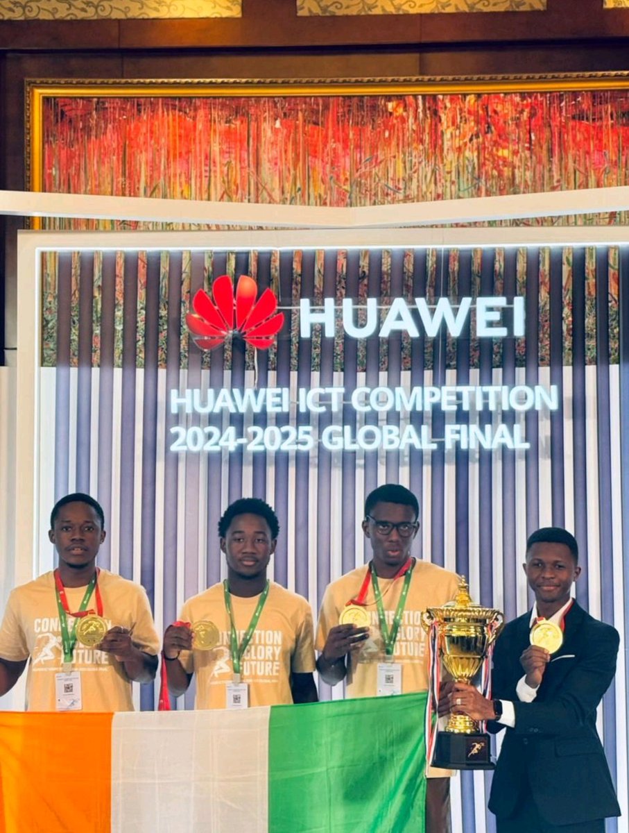 edithbrou's tweet photo. 🇨🇮🏆 LA CÔTE D’IVOIRE, CHAMPIONNE DU MONDE EN INFORMATIQUE POUR SA PREMIÈRE PARTICIPATION !

Exploit exceptionnel : la Côte d’Ivoire remporte pour la toute première fois le First Prize mondial à la Huawei ICT Competition 2025, tenue du 20 au 24 mai à Shenzhen, en Chine !

🔥 Parmi plus de 210 000 candidats, issus de plus de 2 000 universités et de plus de 100 pays, nos trois brillants étudiants ivoiriens se sont imposés dans la spécialité CLOUD (Cloud Services, IA, Big Data).

L’équipe gagnante :
👨🏽‍💻Kouame Othniel J. Herwan N’dri (ESATIC)
👨🏽‍💻Lewis Balogou (ESATIC)
👨🏽‍💻Ismael Aziz Bakayoko (UPB)

🥇Leur coach, Yacouba Diakité, avait lui-même remporté cette compétition en individuel l’an dernier en tant qu’étudiant. Il témoigne aujourd’hui :
« Deux médailles d'or consécutives, deux expériences inoubliables, et une même passion : faire rayonner la compétence ivoirienne sur la scène internationale. »

Nos éléphants informaticiens seront de retour ce lundi 26 mai à 14h à l’aéroport Félix Houphouët-Boigny: Vous pouvez venir les accueillir triomphalement 👏🏽
