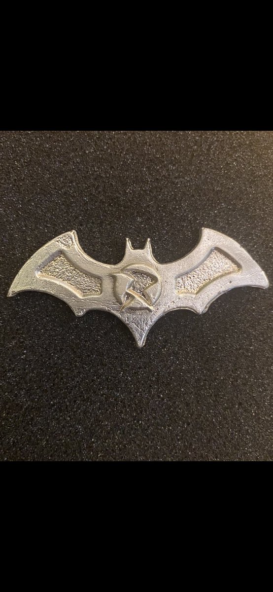 BugOutBoy77's tweet photo. A Batarang 🦇 for #GeekPrideDay.
By BugOutBullion!!
#silver #silversqueeze #PreciousMetals #Handpours https://t.co/e5yzR3kasd