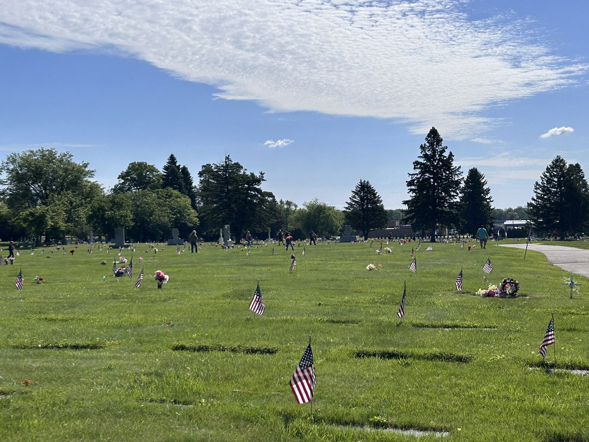 MKishman's tweet image. I spent the morning with Perry Township residents placing American Flags on veterans graves. Thank you to Perry Township Rotary and Operation: Flags of Freedom for putting on this event. 🇺🇸 #OH50