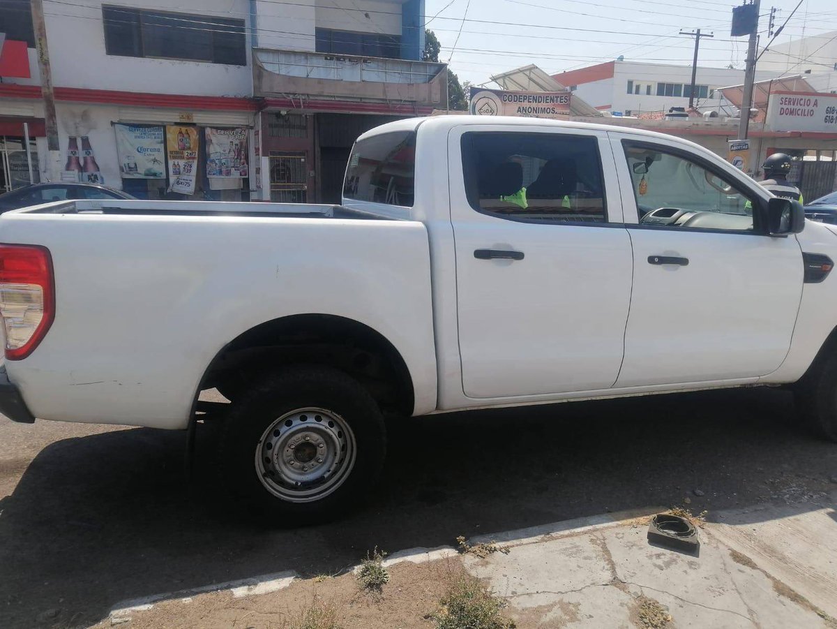 Leonardo Herrera (@herreleo) on Twitter photo #Almomento <a href="/DgoFiscalia/">Fiscalía Durango</a> confirma la #detención de un presunto #funcionario del <a href="/gobiernohidalgo/">Gobierno Hidalgo</a> que #operaba en campaña política en vehículo oficial sin placas, se trata de Carlos “N” la dependencia adelantó que en breve dará mayores detalles de lo ocurrido. <a href="/AztecaNoticias/">Fuerza Informativa Azteca</a> #Almomento <a href="/DgoFiscalia/">Fiscalía Durango</a> confirma la #detención de un presunto #funcionario del <a href="/gobiernohidalgo/">Gobierno Hidalgo</a> que #operaba en campaña política en vehículo oficial sin placas, se trata de Carlos “N” la dependencia adelantó que en breve dará mayores detalles de lo ocurrido. <a href="/AztecaNoticias/">Fuerza Informativa Azteca</a>