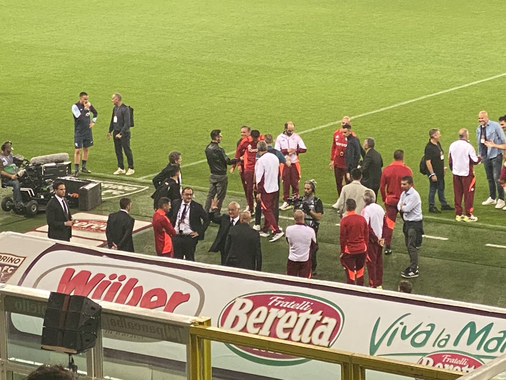 L’ultima non si scorda mai. E pazienza se il quarto posto non è arrivato, il miracolo è stato aver riportato la Roma in Europa (League) dopo averla presa a due punti sulla zona retrocessione e aver restituito dignità al club e ai tifosi. Standing ovation di tutto l’Olimpico prima