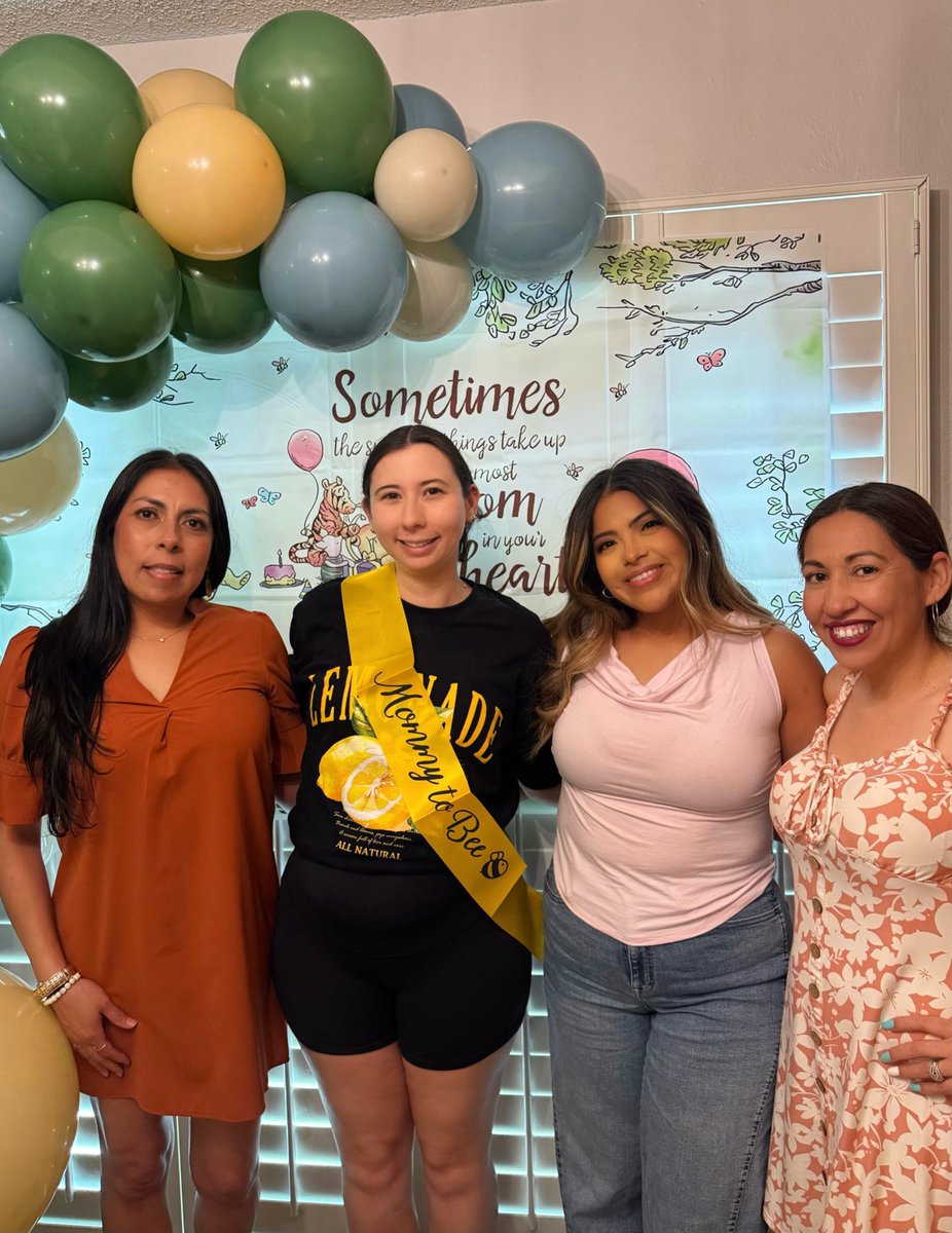 SraG2021's tweet image. Celebrated this “momma to 🐝”!!Looking forward to baby’s arrival!!🩵