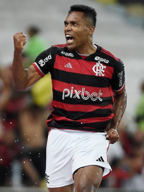 Um dos maiores acertos do Flamengo nos últimos tempos. 

Alex Sandro joga MUITO!