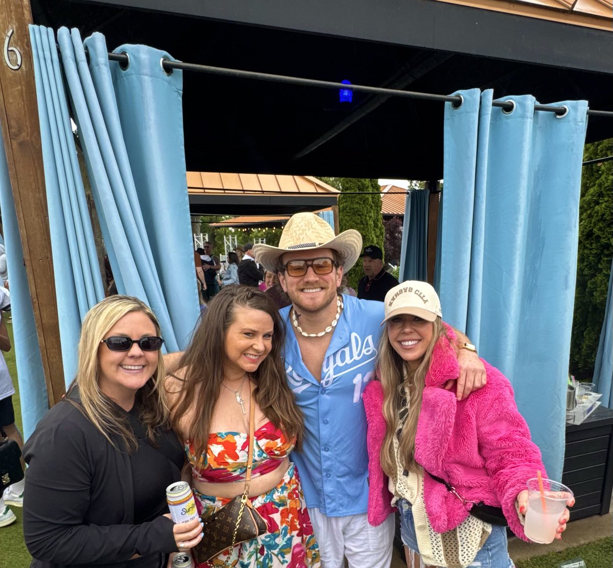 And Wesssssttttt 📸

#MemorialDayWeekend 
#SummerHouse