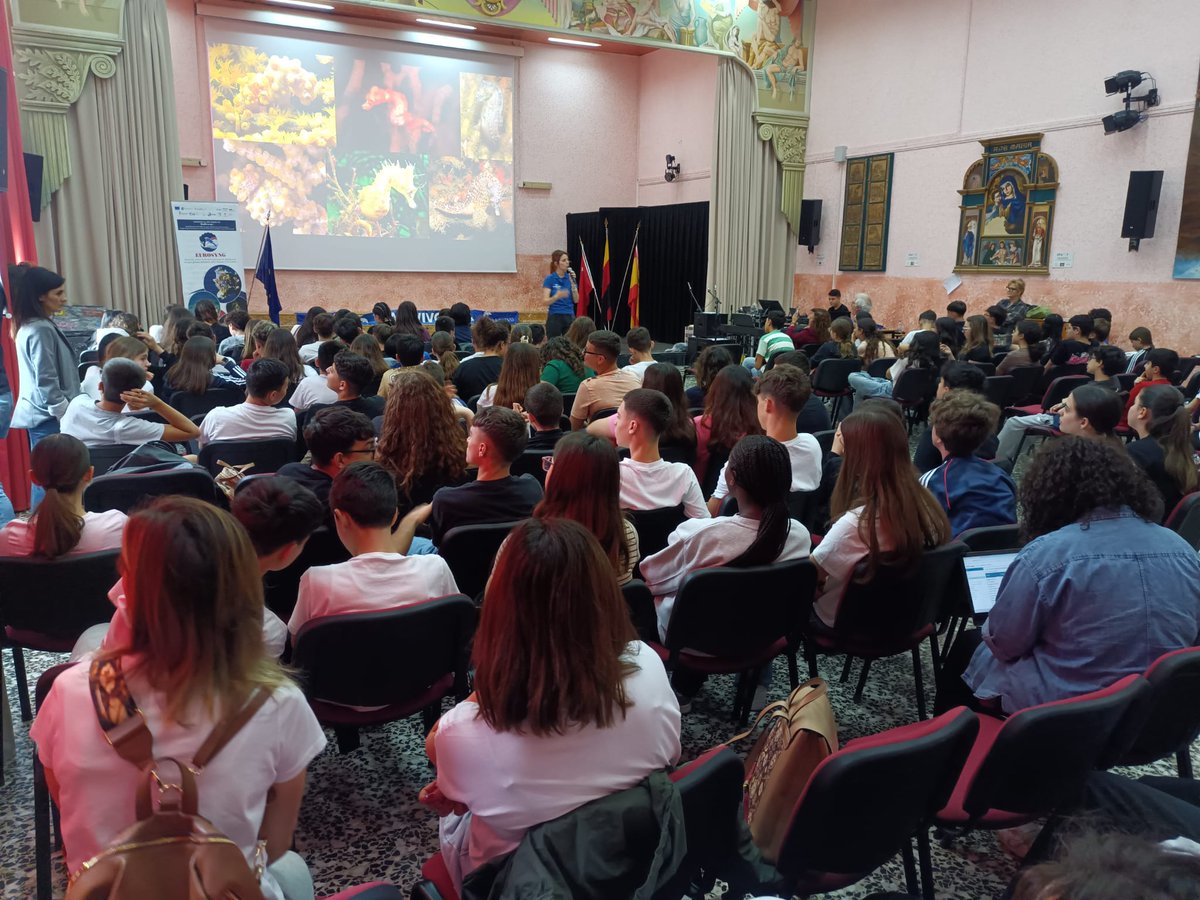 🇪 🇺 🇷 🇴 🇸 🇾 🇳 🇬 (@eurosyng) on Twitter photo 🇮🇹 Last week our Italian team from <a href="/unibait/">Uniba.it Aldo Moro</a> bring the experience of the #eurosyng project to 350 young students. They were in a school in #Brindisi, a city on the #Adriatic that still has a small population of #seahorses. 🇮🇹 Last week our Italian team from <a href="/unibait/">Uniba.it Aldo Moro</a> bring the experience of the #eurosyng project to 350 young students. They were in a school in #Brindisi, a city on the #Adriatic that still has a small population of #seahorses.