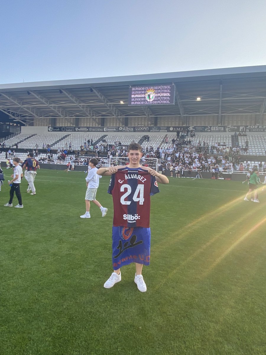 CARLITOS TE AMO, siempre contigo en las buenas y en las malas sufrimos en vitoria sufrimos con el penalti en casa nos lo merecíamos, siempre contigo a todas partes hoy y siempre MACHO LEVANTE❤️💙🐸